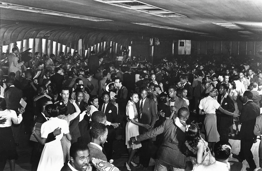 L'interno del Savoy Ballroom nel 1941